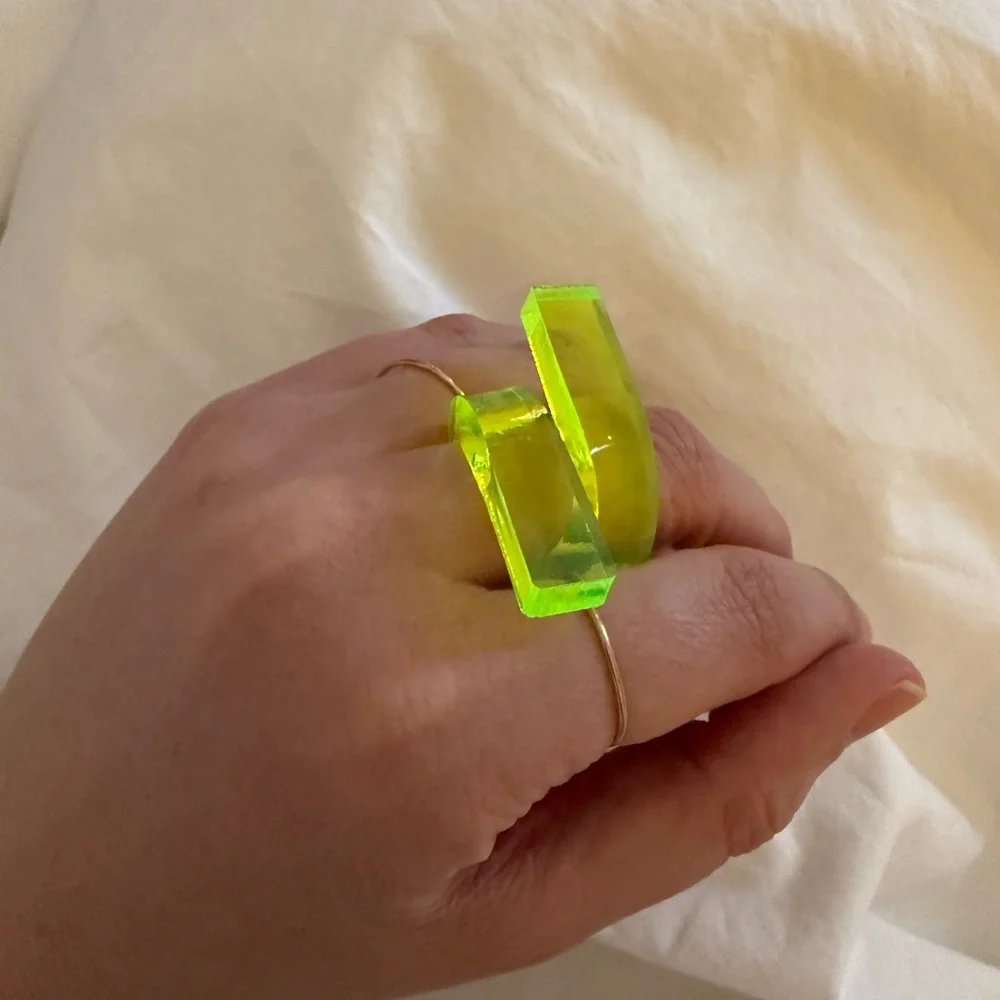 CHOFA Miami Thermas Acrylic Ring – Neon Lime Sculptural Statement Ring Size 7 - Picture 5 of 6